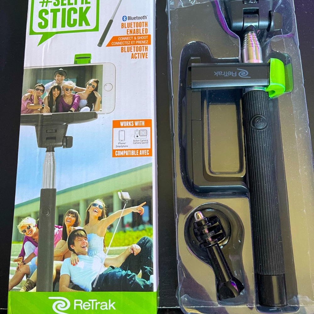 SelfieStick by ReTrak